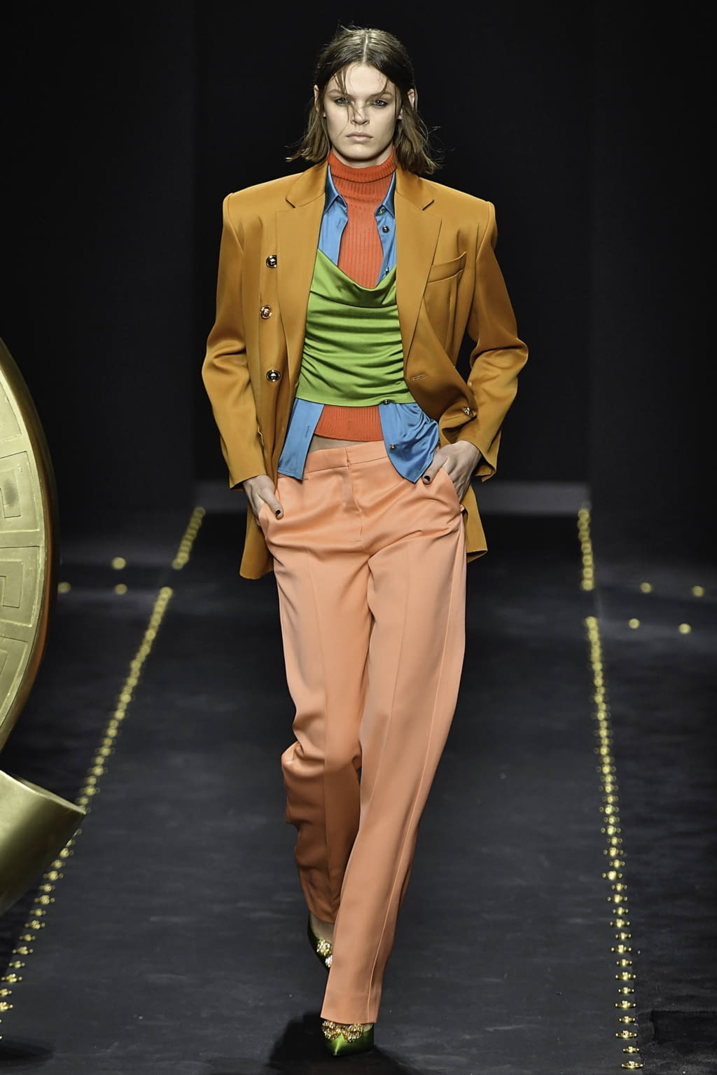 Fashion Week Milan Fall/Winter 2019 look 25 from the Versace collection 女装