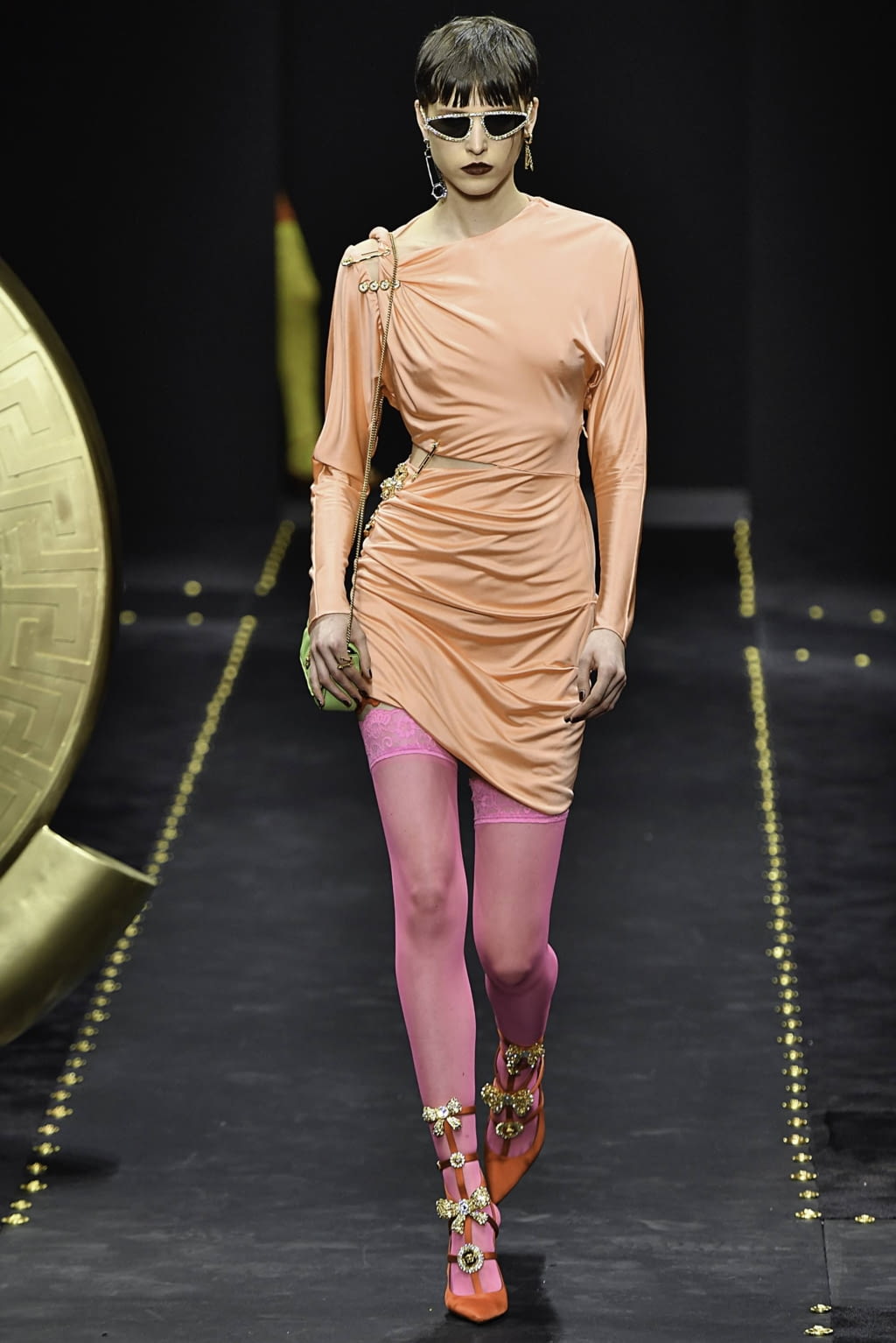 Fashion Week Milan Fall/Winter 2019 look 26 from the Versace collection 女装