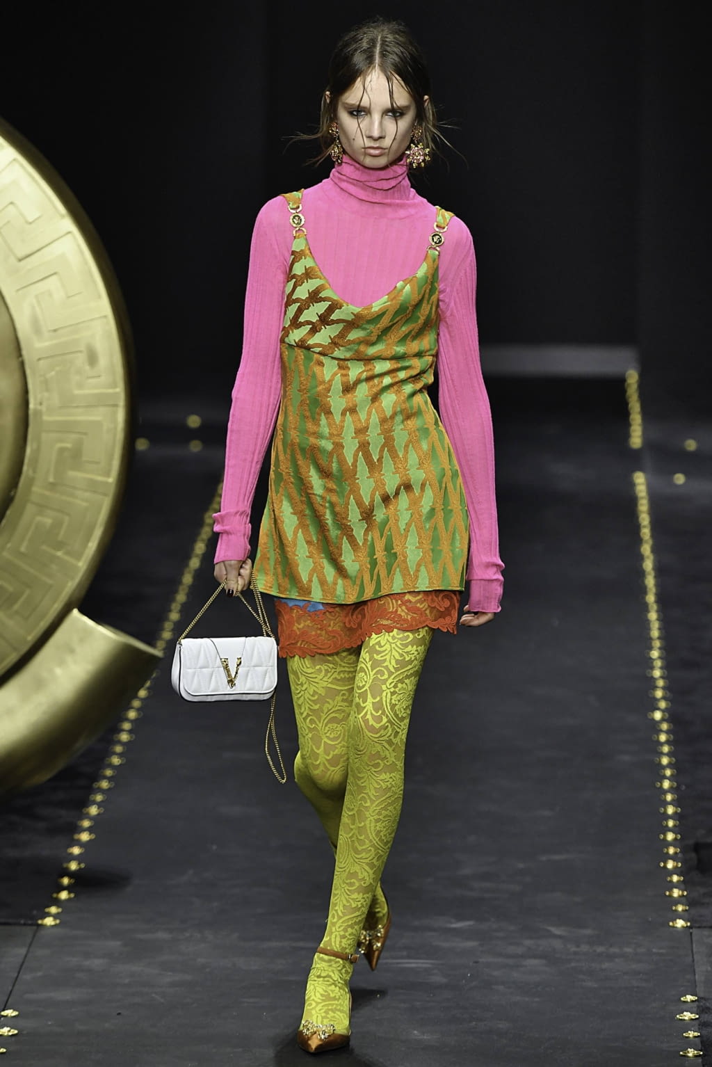 Fashion Week Milan Fall/Winter 2019 look 27 from the Versace collection 女装