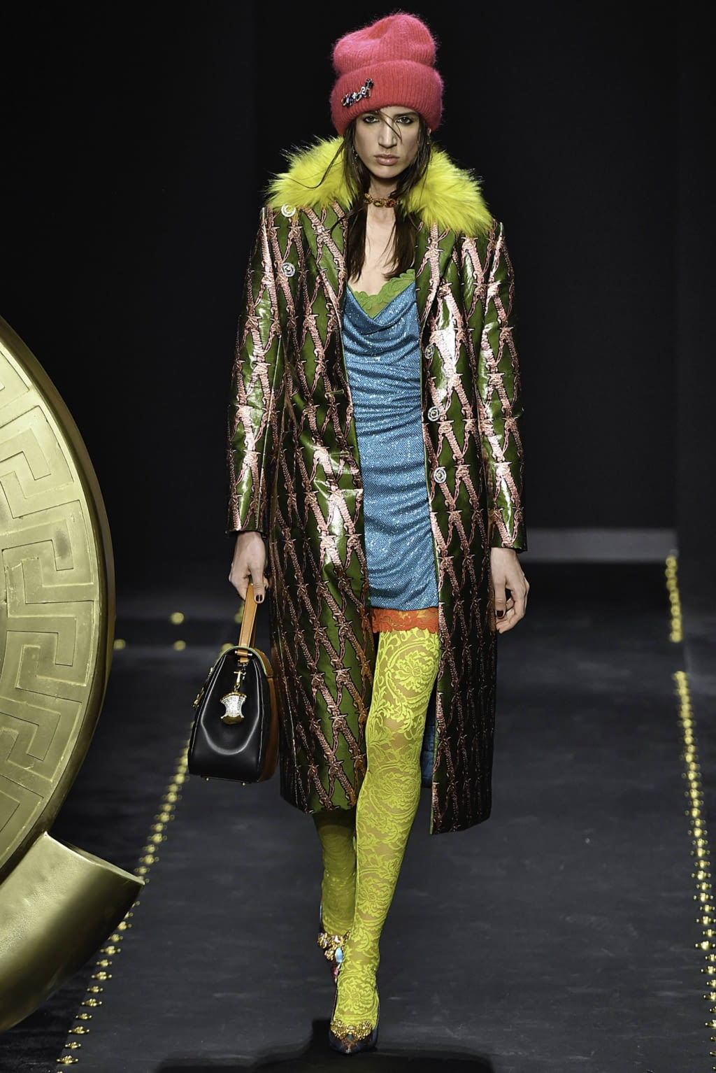 Fashion Week Milan Fall/Winter 2019 look 29 from the Versace collection 女装