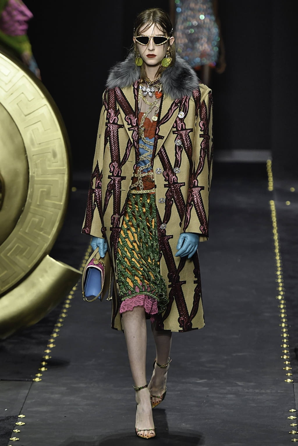 Fashion Week Milan Fall/Winter 2019 look 33 from the Versace collection womenswear