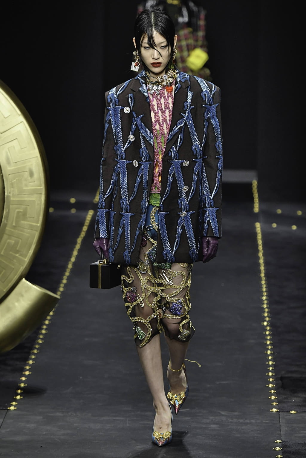 Fashion Week Milan Fall/Winter 2019 look 35 from the Versace collection 女装