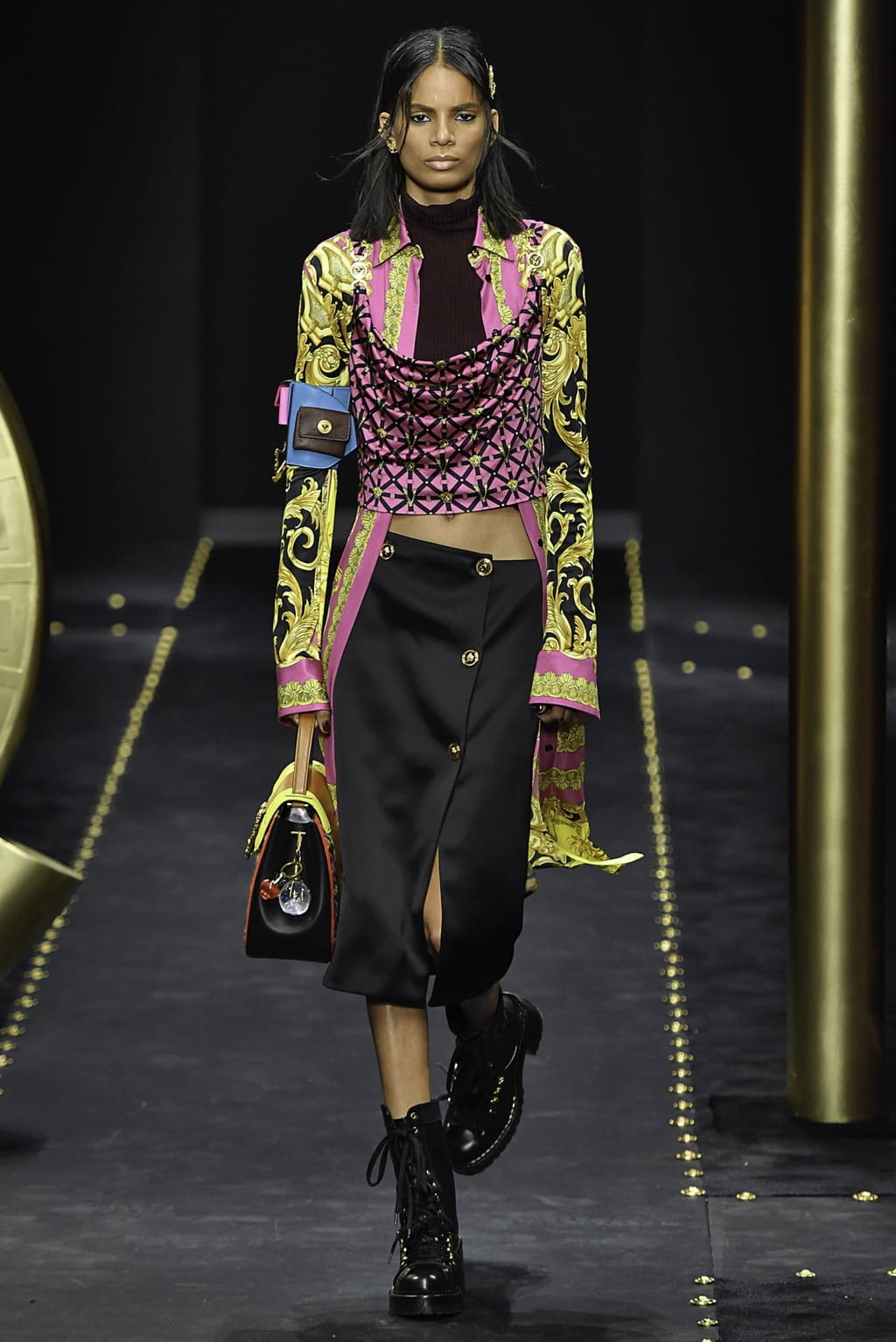 Fashion Week Milan Fall/Winter 2019 look 40 from the Versace collection womenswear