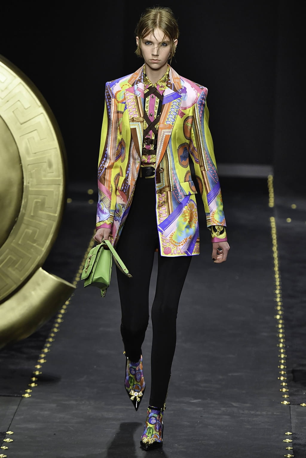 Fashion Week Milan Fall/Winter 2019 look 41 from the Versace collection 女装
