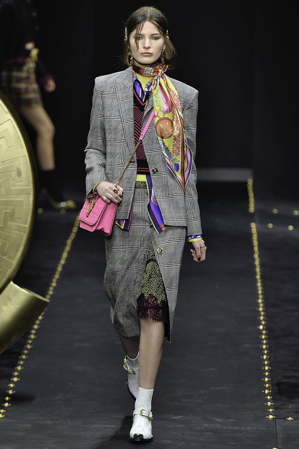 Fashion Week Milan Fall/Winter 2019 look 43 from the Versace collection 女装
