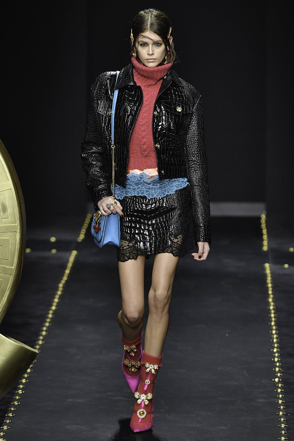 Fashion Week Milan Fall/Winter 2019 look 47 from the Versace collection 女装