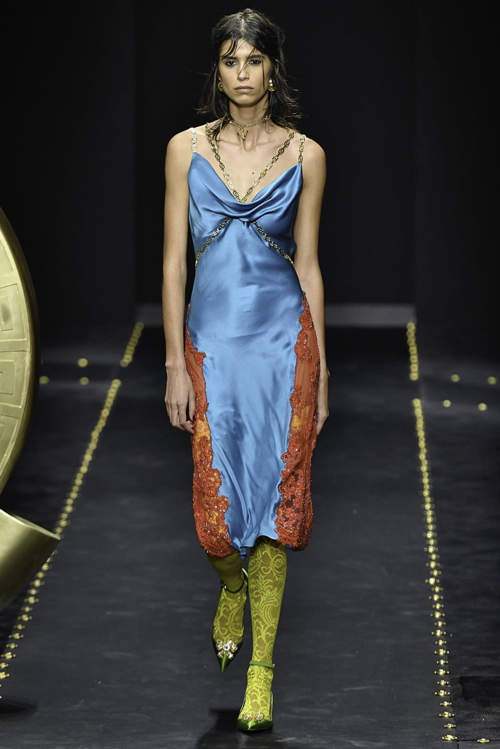 Fashion Week Milan Fall/Winter 2019 look 49 from the Versace collection womenswear