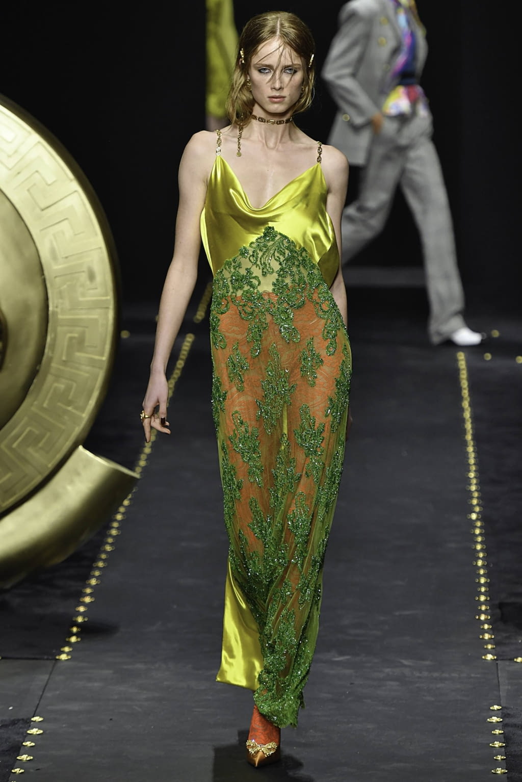 Fashion Week Milan Fall/Winter 2019 look 50 from the Versace collection womenswear