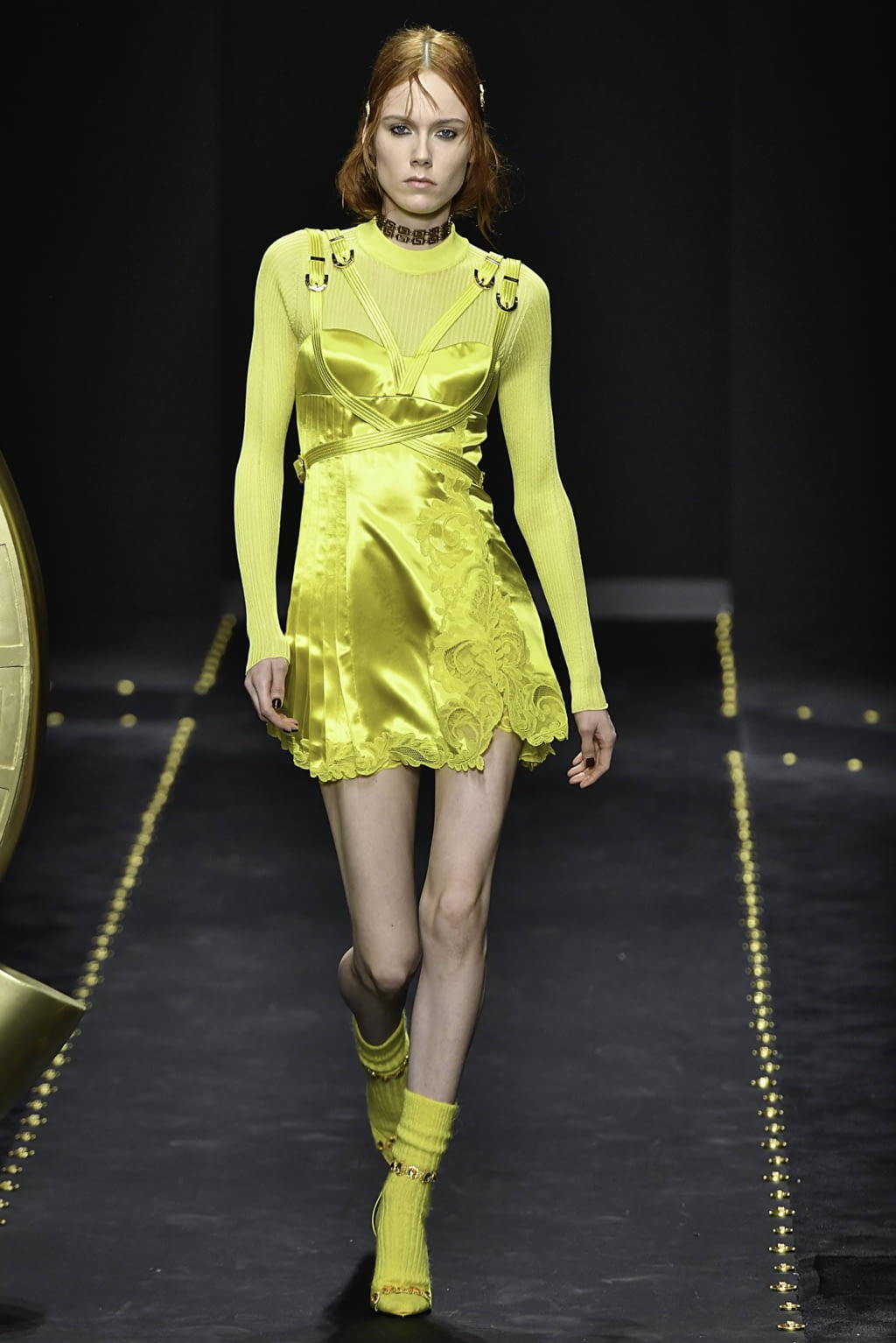 Fashion Week Milan Fall/Winter 2019 look 51 from the Versace collection 女装
