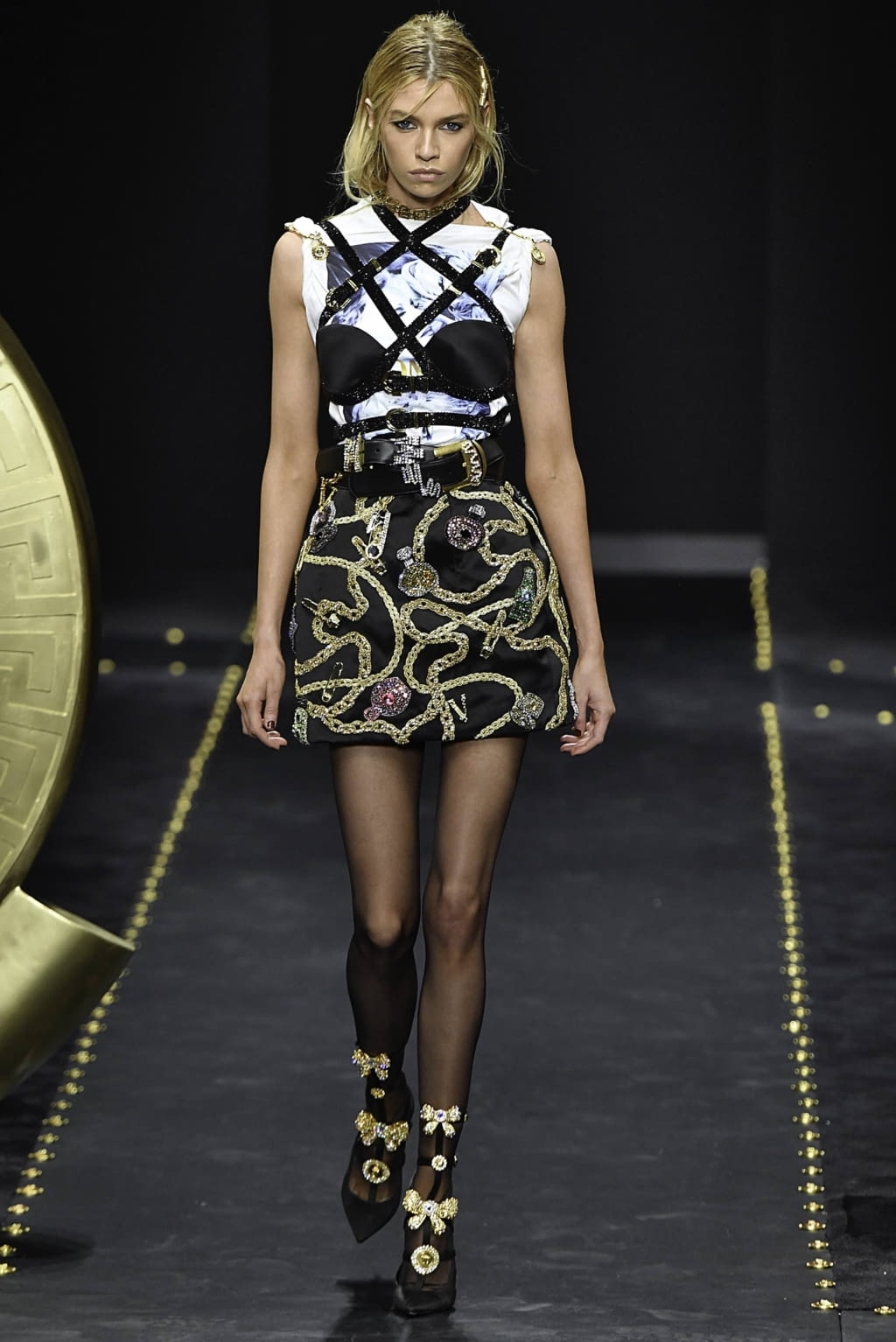 Fashion Week Milan Fall/Winter 2019 look 54 from the Versace collection 女装