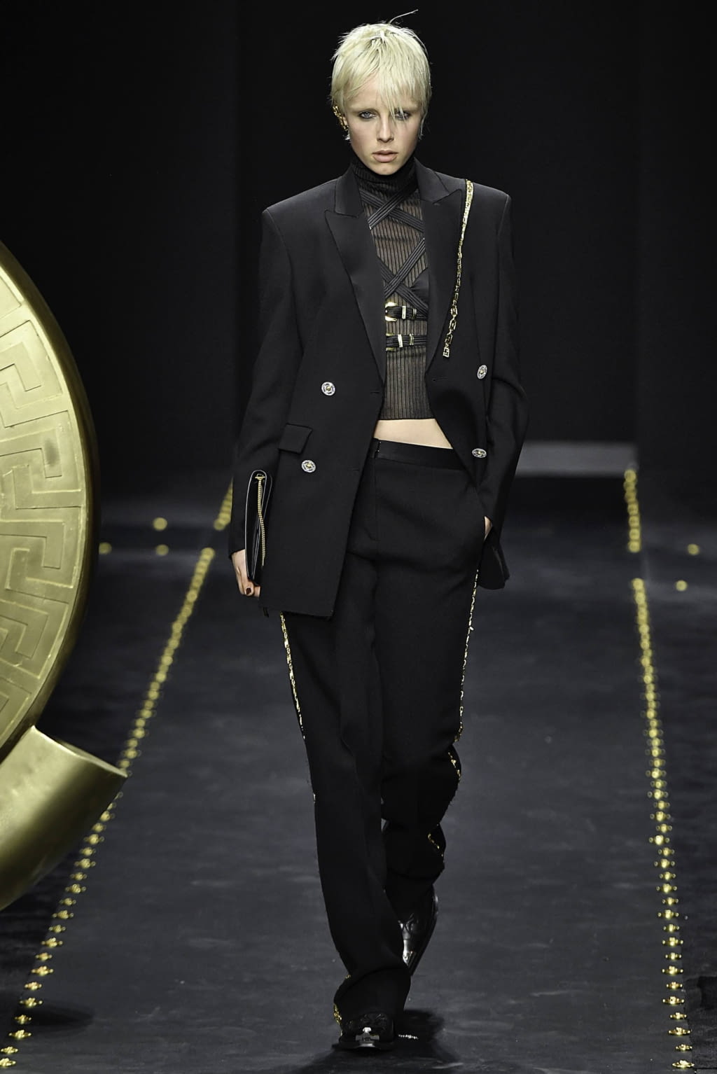 Fashion Week Milan Fall/Winter 2019 look 57 from the Versace collection 女装