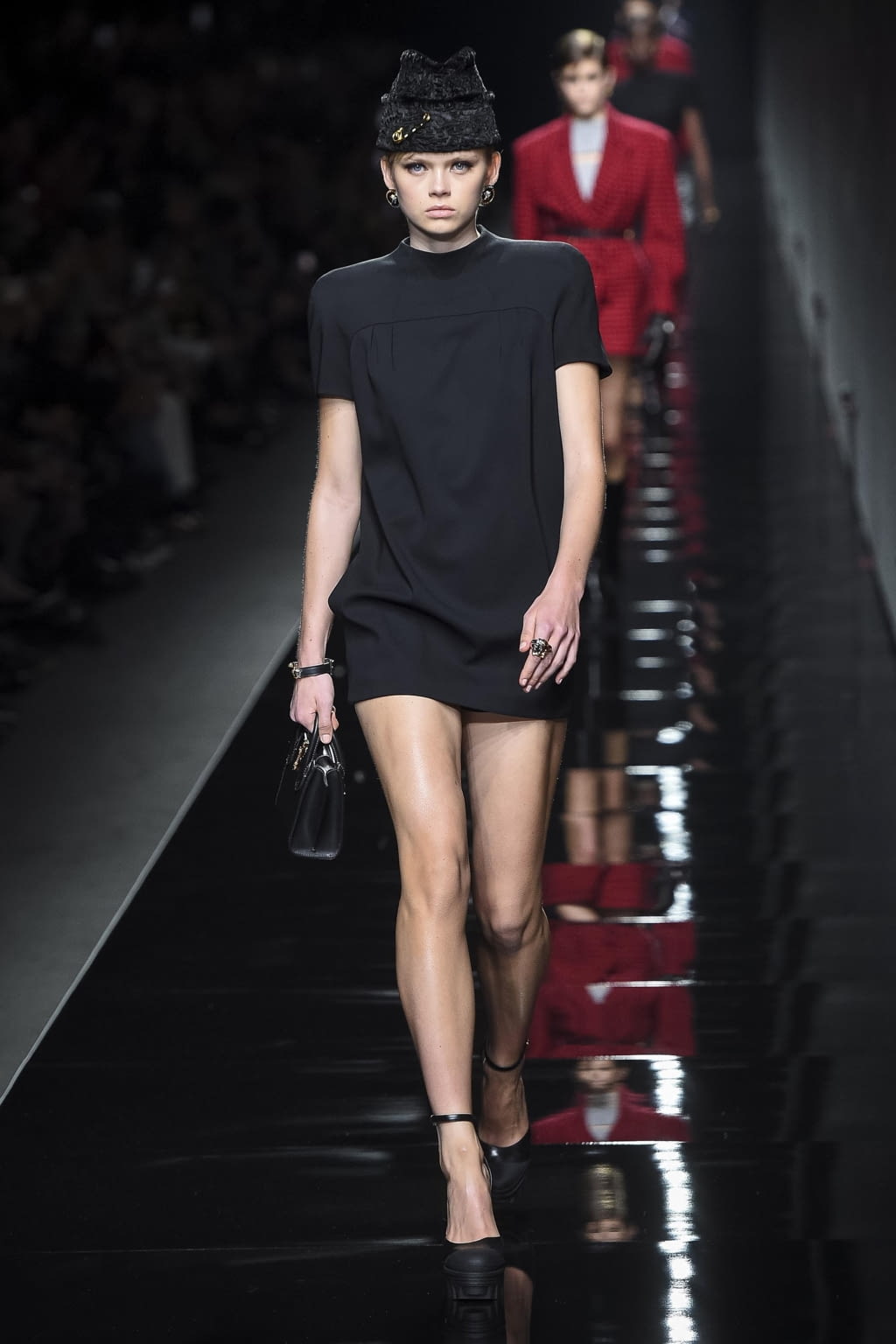 Fashion Week Milan Fall/Winter 2020 look 9 de la collection Versace womenswear