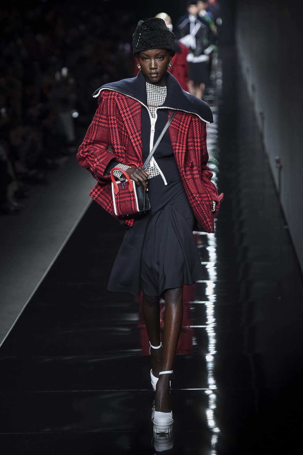 Fashion Week Milan Fall/Winter 2020 look 13 de la collection Versace womenswear