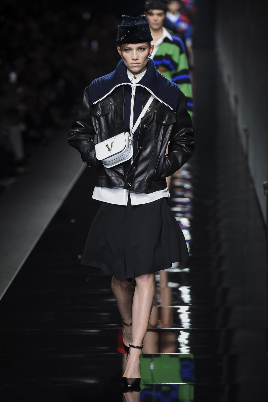 Fashion Week Milan Fall/Winter 2020 look 15 from the Versace collection 女装