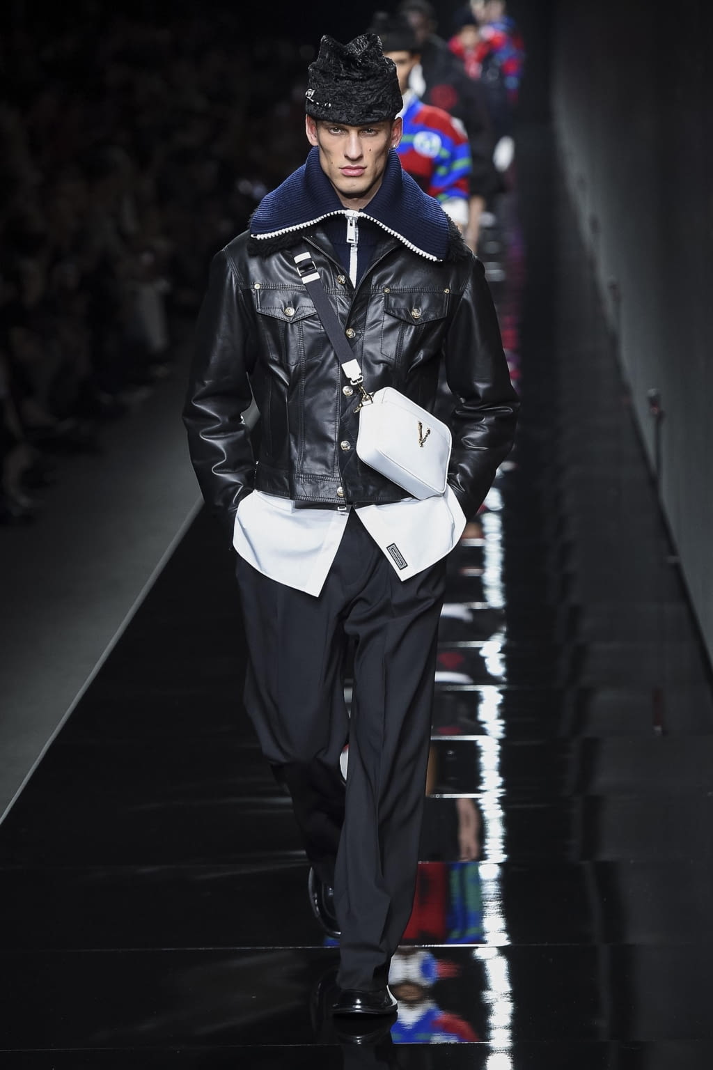 Fashion Week Milan Fall/Winter 2020 look 17 de la collection Versace womenswear