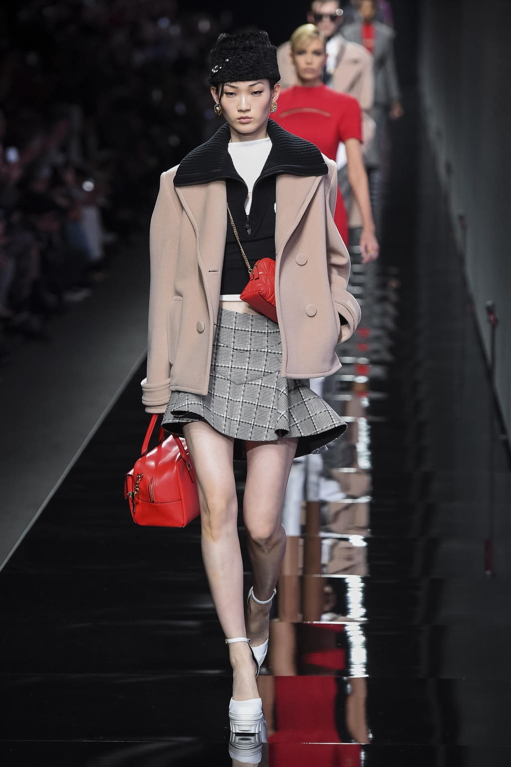 Fashion Week Milan Fall/Winter 2020 look 29 de la collection Versace womenswear