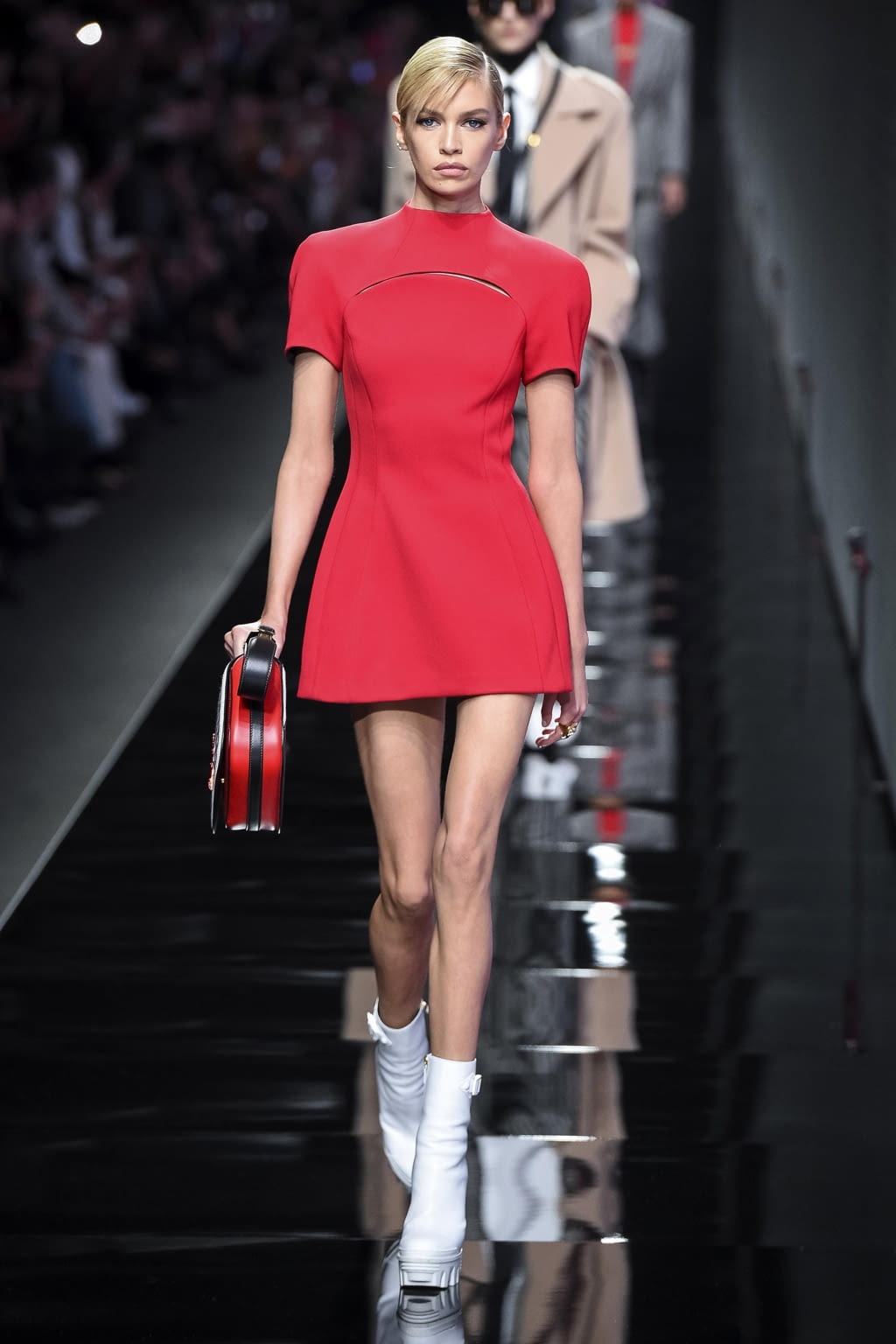 Fashion Week Milan Fall/Winter 2020 look 30 from the Versace collection womenswear