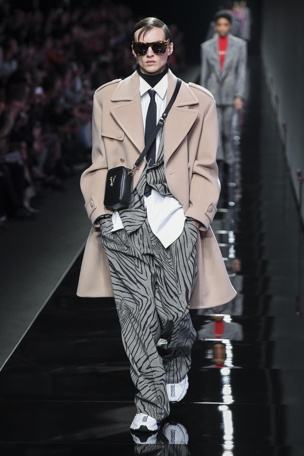 Fashion Week Milan Fall/Winter 2020 look 31 de la collection Versace womenswear