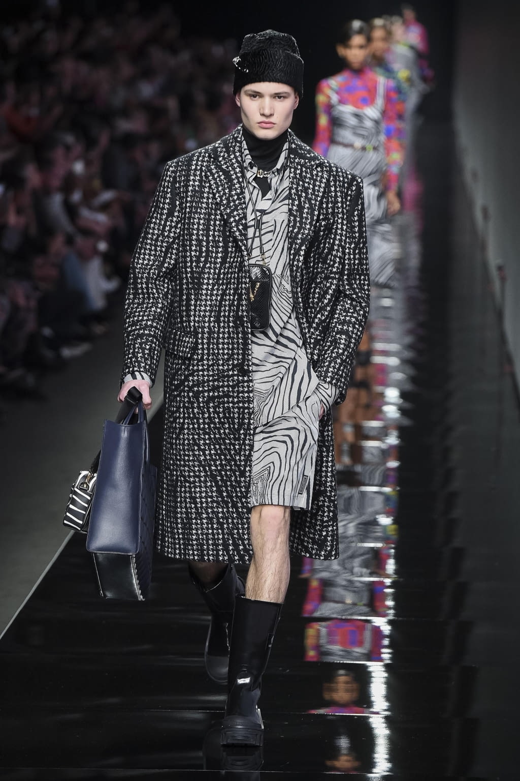 Fashion Week Milan Fall/Winter 2020 look 35 from the Versace collection womenswear