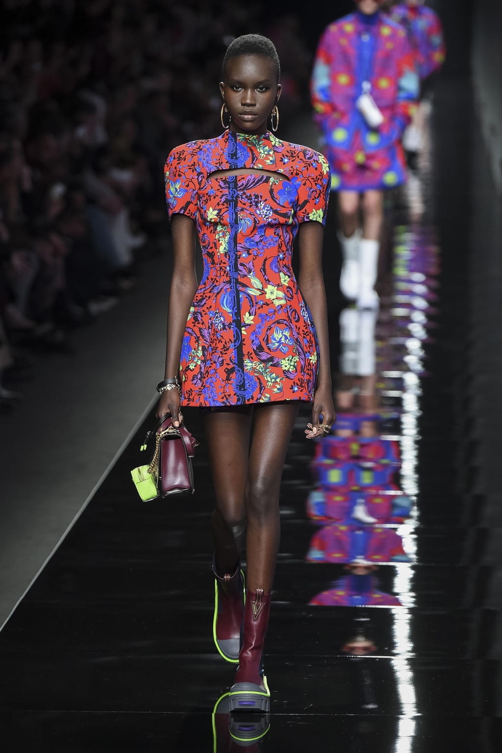 Fashion Week Milan Fall/Winter 2020 look 43 from the Versace collection 女装