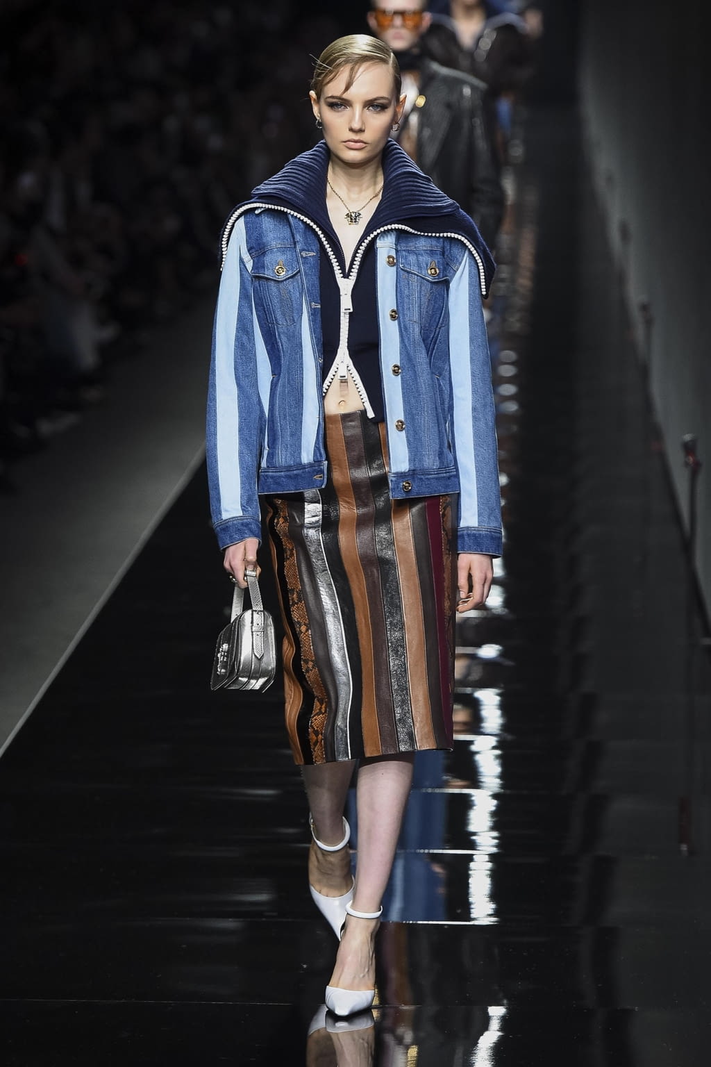 Fashion Week Milan Fall/Winter 2020 look 50 de la collection Versace womenswear