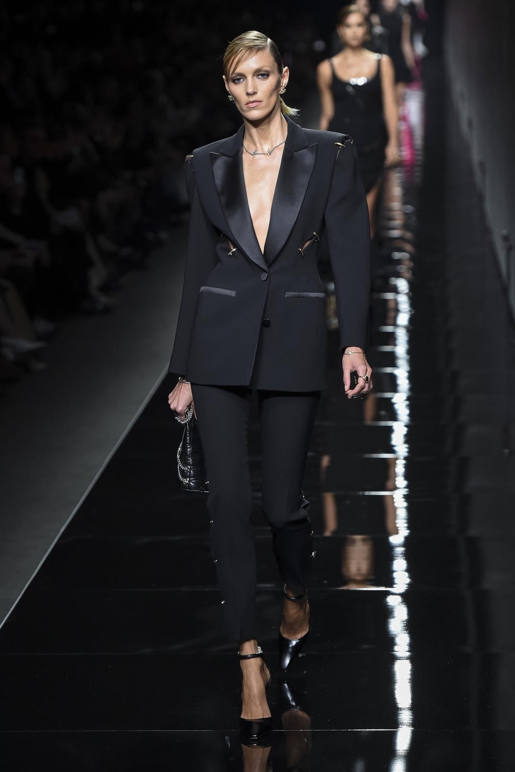Fashion Week Milan Fall/Winter 2020 look 65 de la collection Versace womenswear