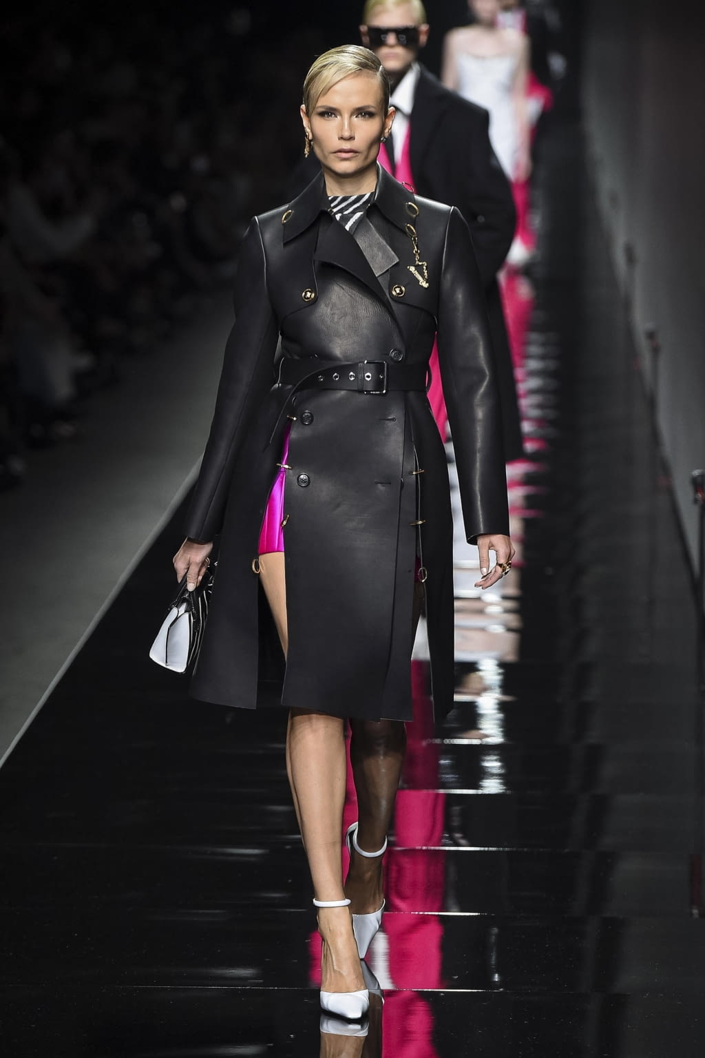 Fashion Week Milan Fall/Winter 2020 look 69 de la collection Versace womenswear