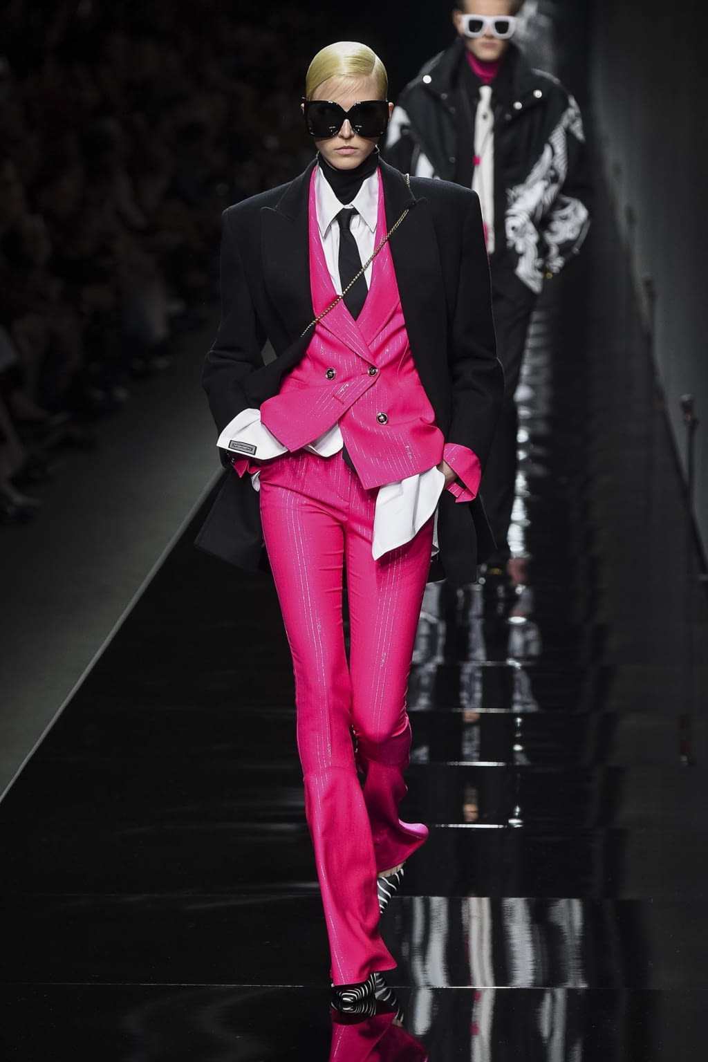 Fashion Week Milan Fall/Winter 2020 look 71 de la collection Versace womenswear