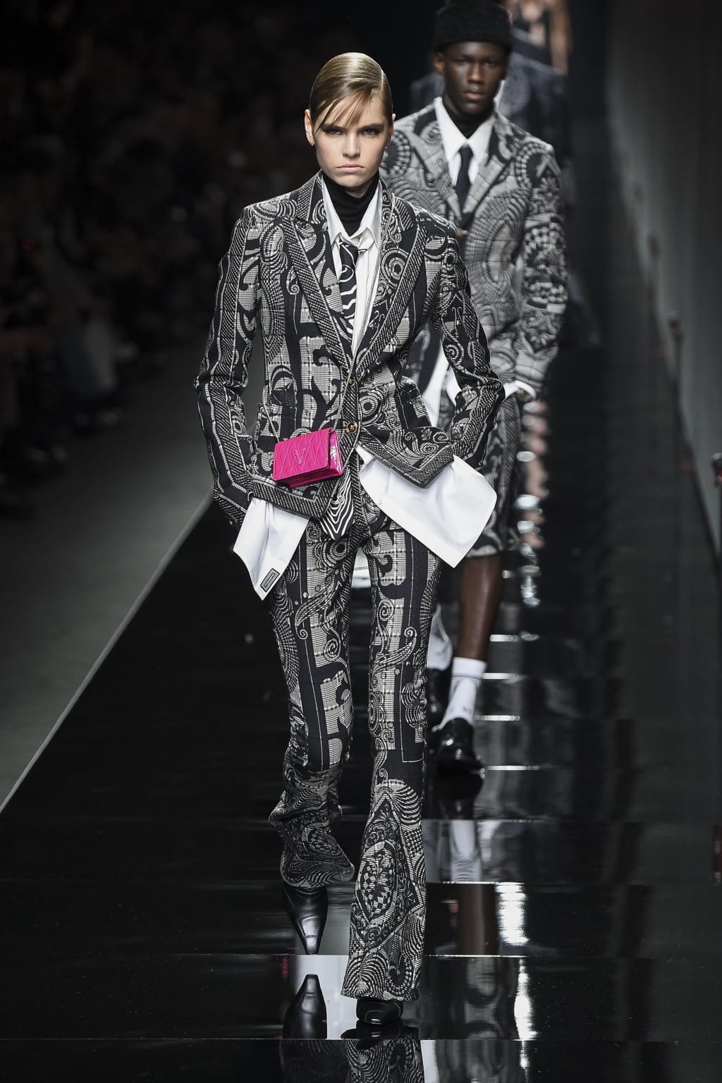 Fashion Week Milan Fall/Winter 2020 look 74 de la collection Versace womenswear