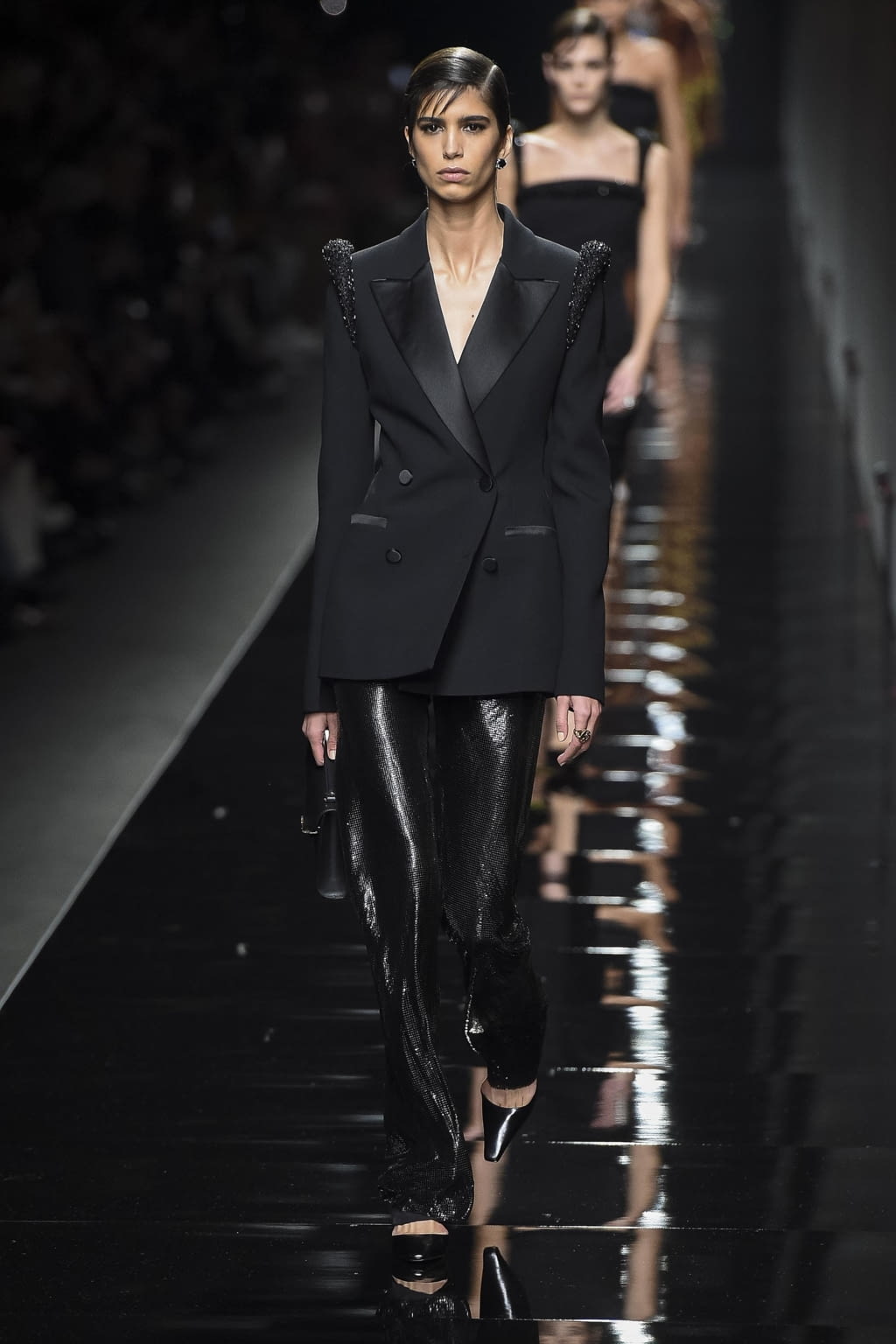 Fashion Week Milan Fall/Winter 2020 look 79 from the Versace collection 女装