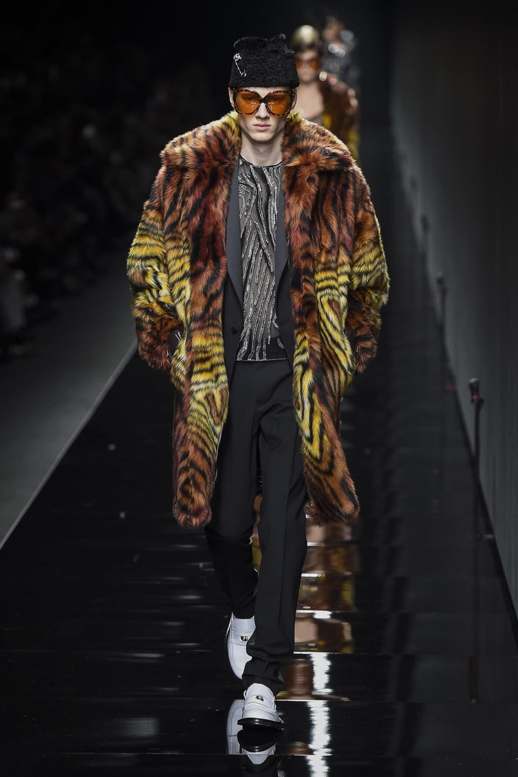 Fashion Week Milan Fall/Winter 2020 look 83 from the Versace collection womenswear