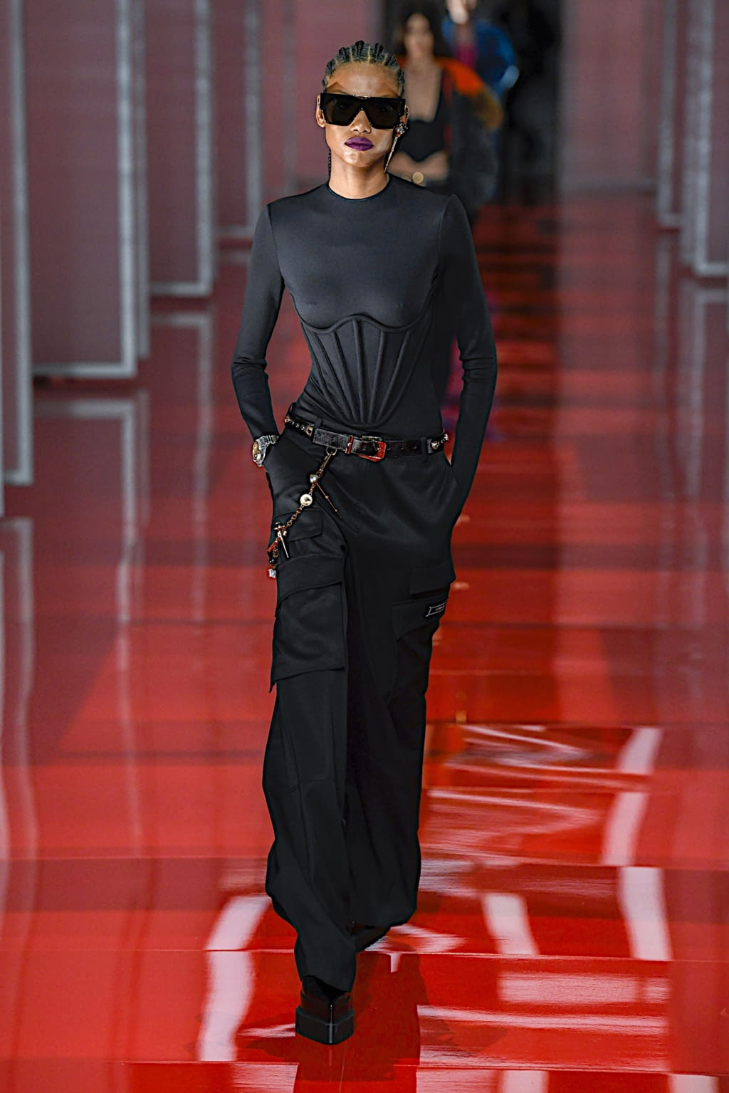 Fashion Week Milan Fall/Winter 2022 look 5 from the Versace collection 女装