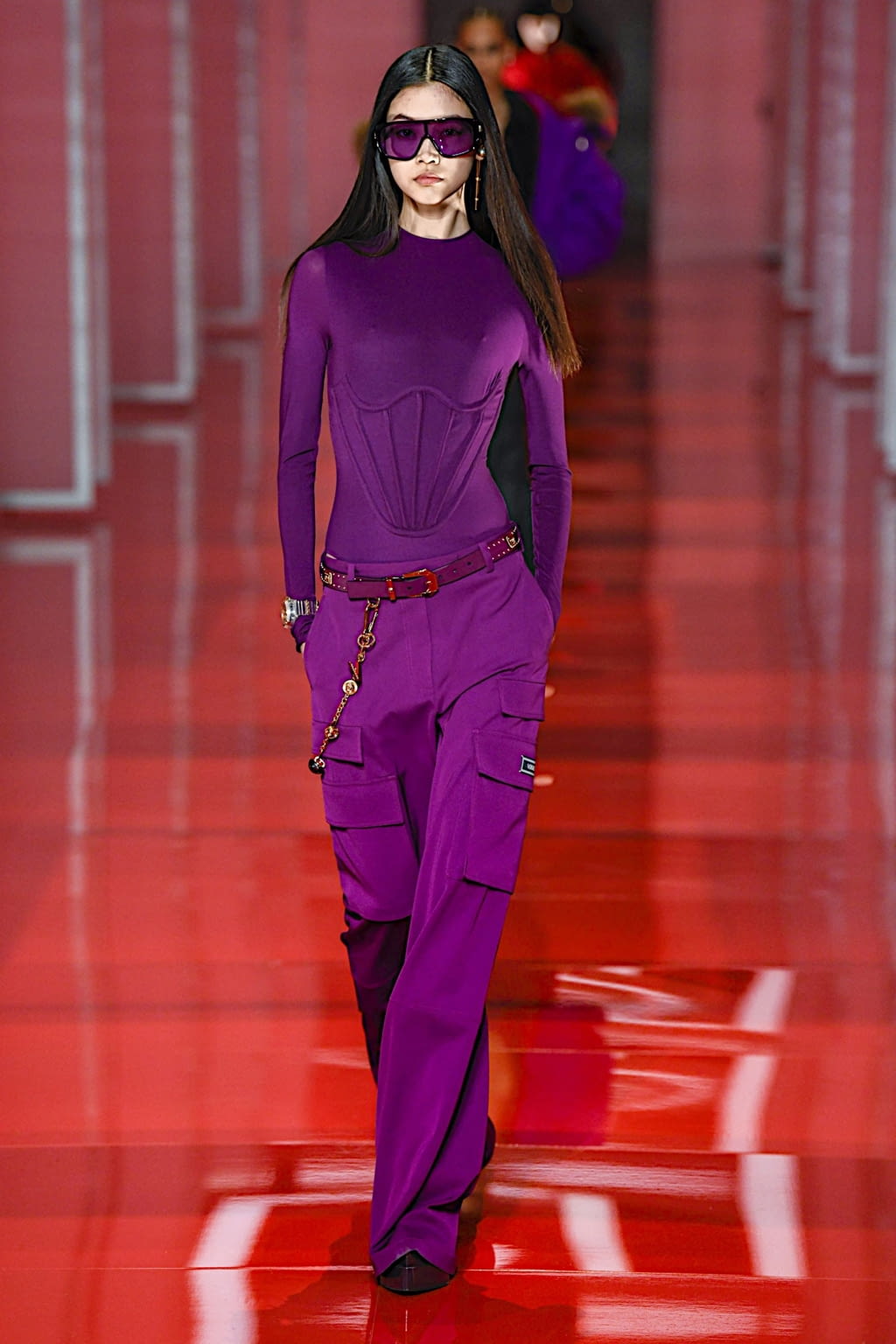 Fashion Week Milan Fall/Winter 2022 look 21 from the Versace collection womenswear