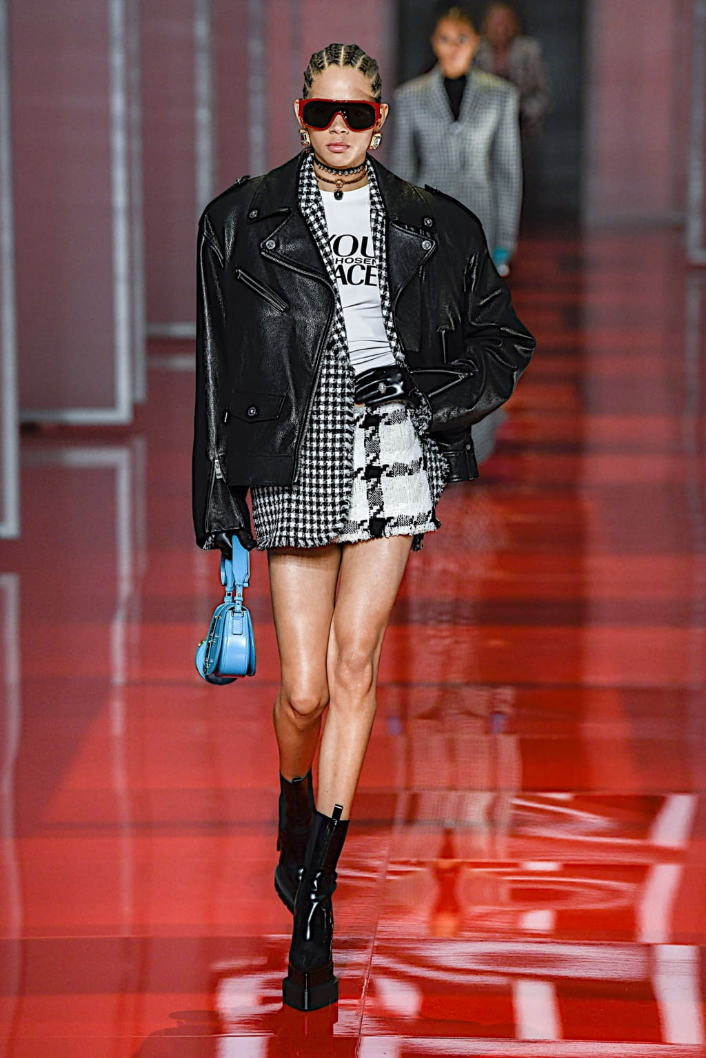 Fashion Week Milan Fall/Winter 2022 look 30 from the Versace collection womenswear