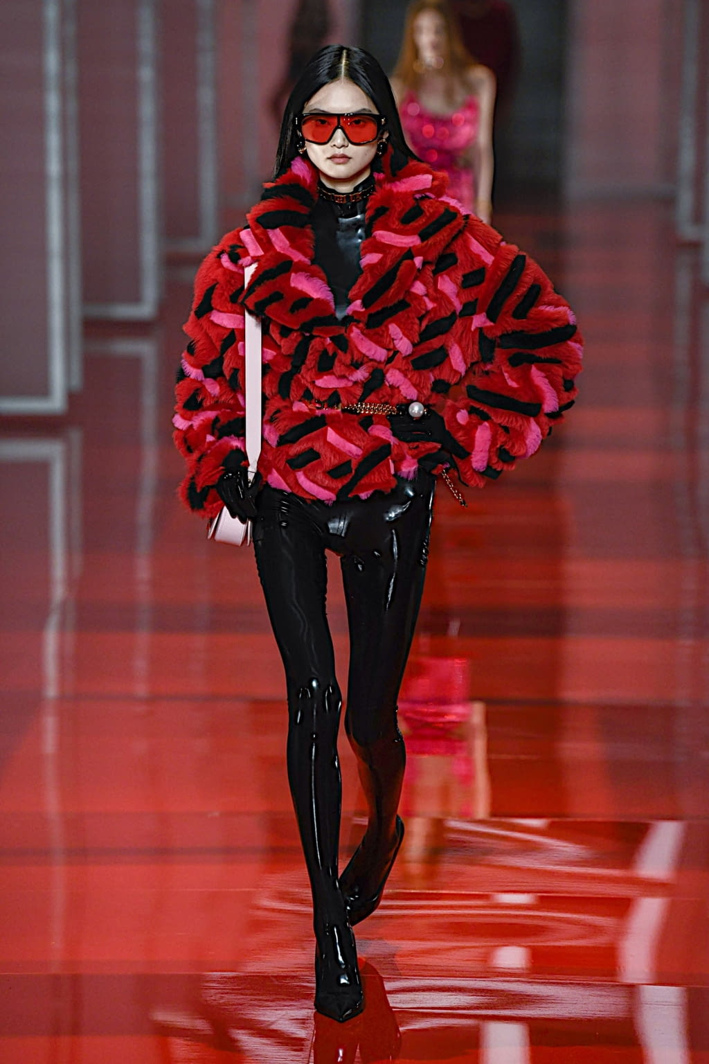 Fashion Week Milan Fall/Winter 2022 look 37 from the Versace collection womenswear