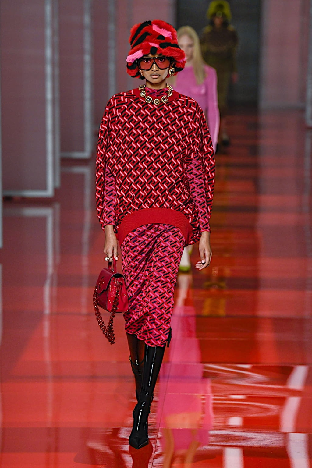 Fashion Week Milan Fall/Winter 2022 look 39 from the Versace collection 女装