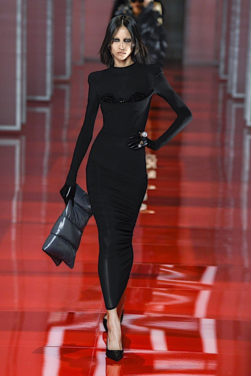 Fashion Week Milan Fall/Winter 2022 look 55 from the Versace collection womenswear