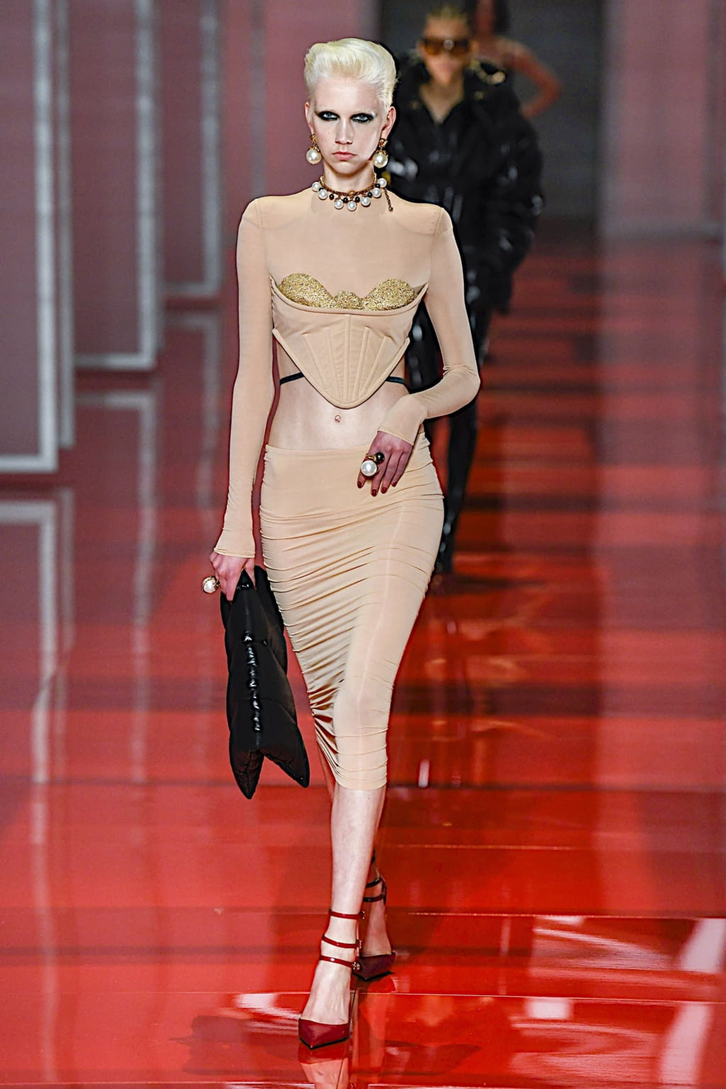 Fashion Week Milan Fall/Winter 2022 look 57 from the Versace collection 女装