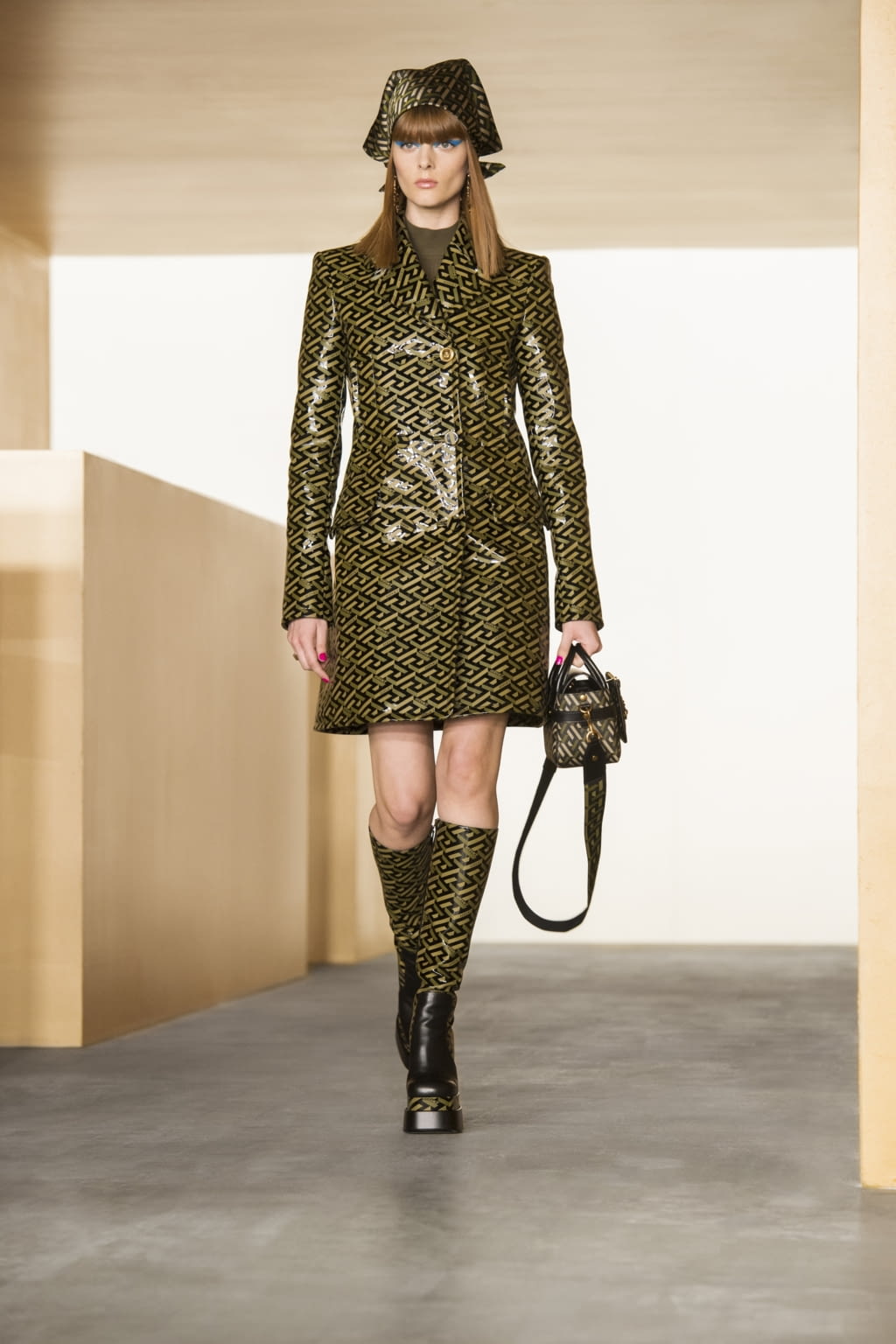Fashion Week Milan Fall/Winter 2021 look 18 from the Versace collection womenswear