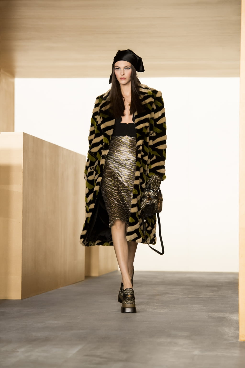 Fashion Week Milan Fall/Winter 2021 look 22 from the Versace collection womenswear