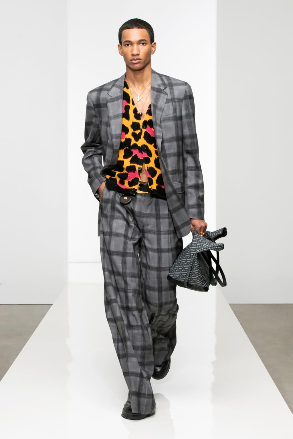 Fashion Week Milan Fall/Winter 2022 look 1 from the Versace collection menswear