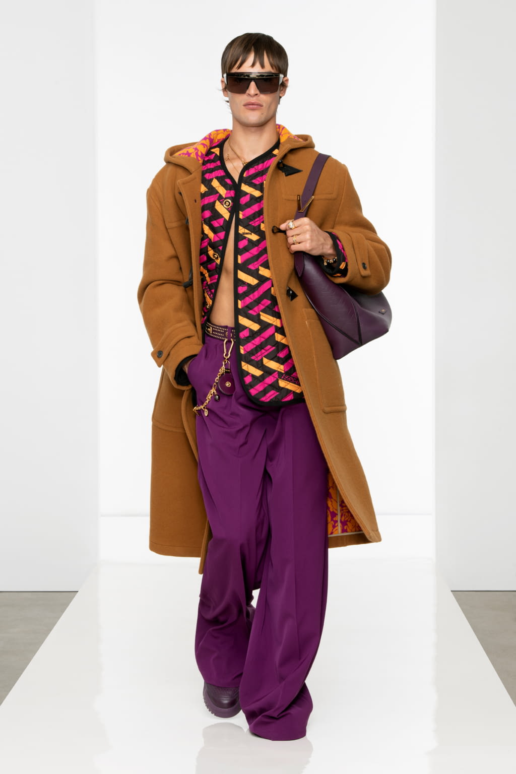 Fashion Week Milan Fall/Winter 2022 look 13 from the Versace collection menswear