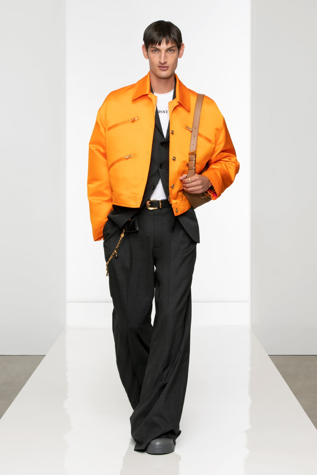 Fashion Week Milan Fall/Winter 2022 look 9 from the Versace collection 男装