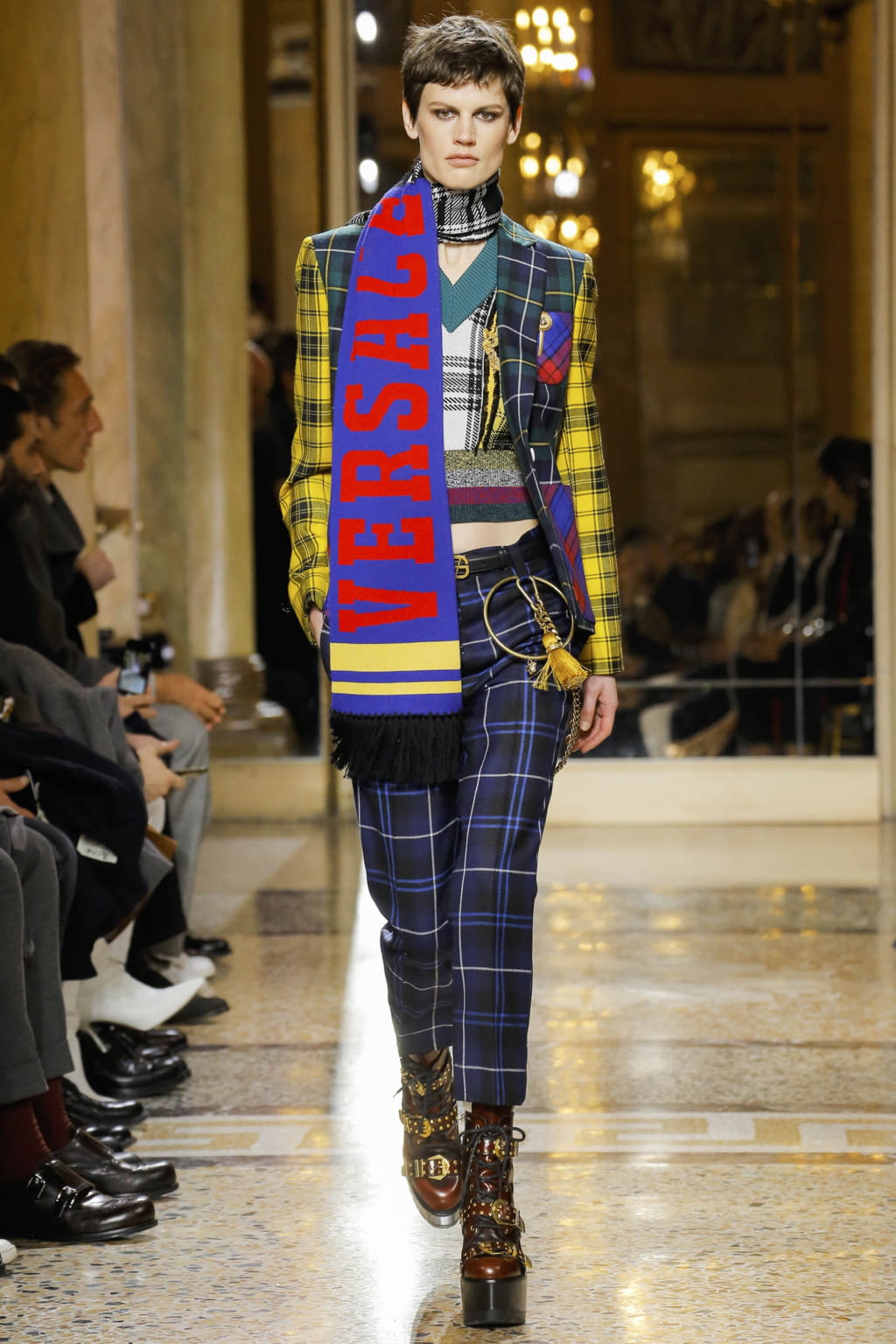 Fashion Week Milan Fall/Winter 2018 look 11 from the Versace collection menswear