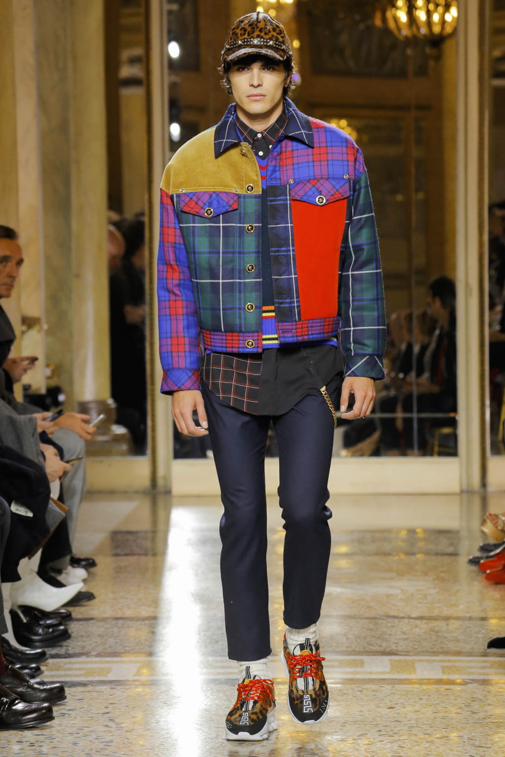 Fashion Week Milan Fall/Winter 2018 look 13 from the Versace collection menswear