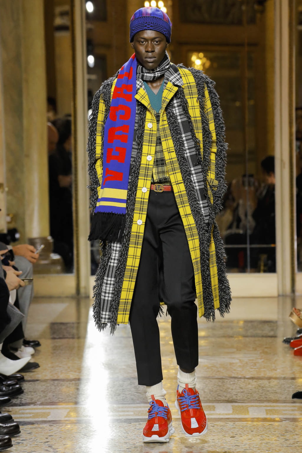 Fashion Week Milan Fall/Winter 2018 look 14 from the Versace collection 男装