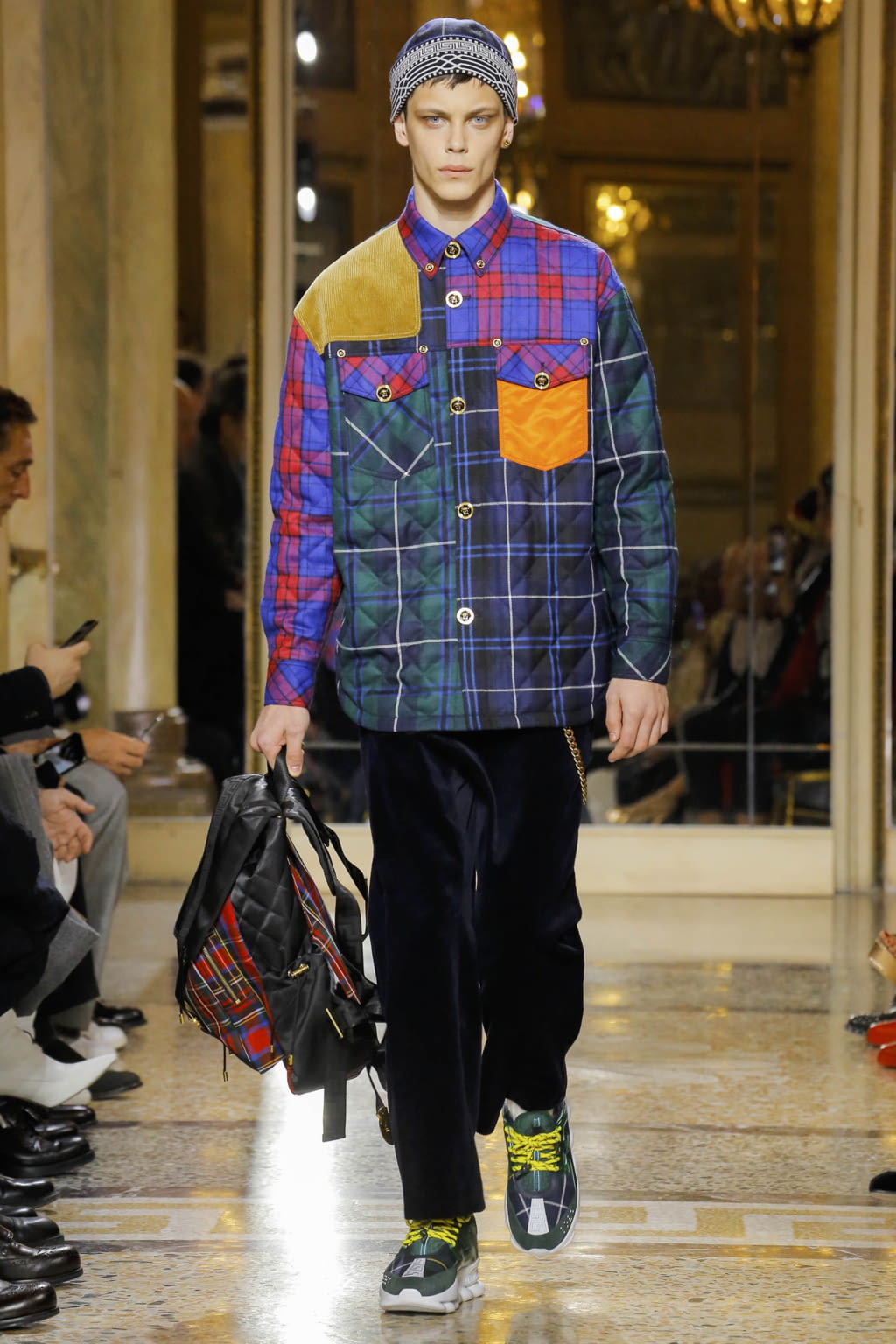 Fashion Week Milan Fall/Winter 2018 look 15 from the Versace collection 男装