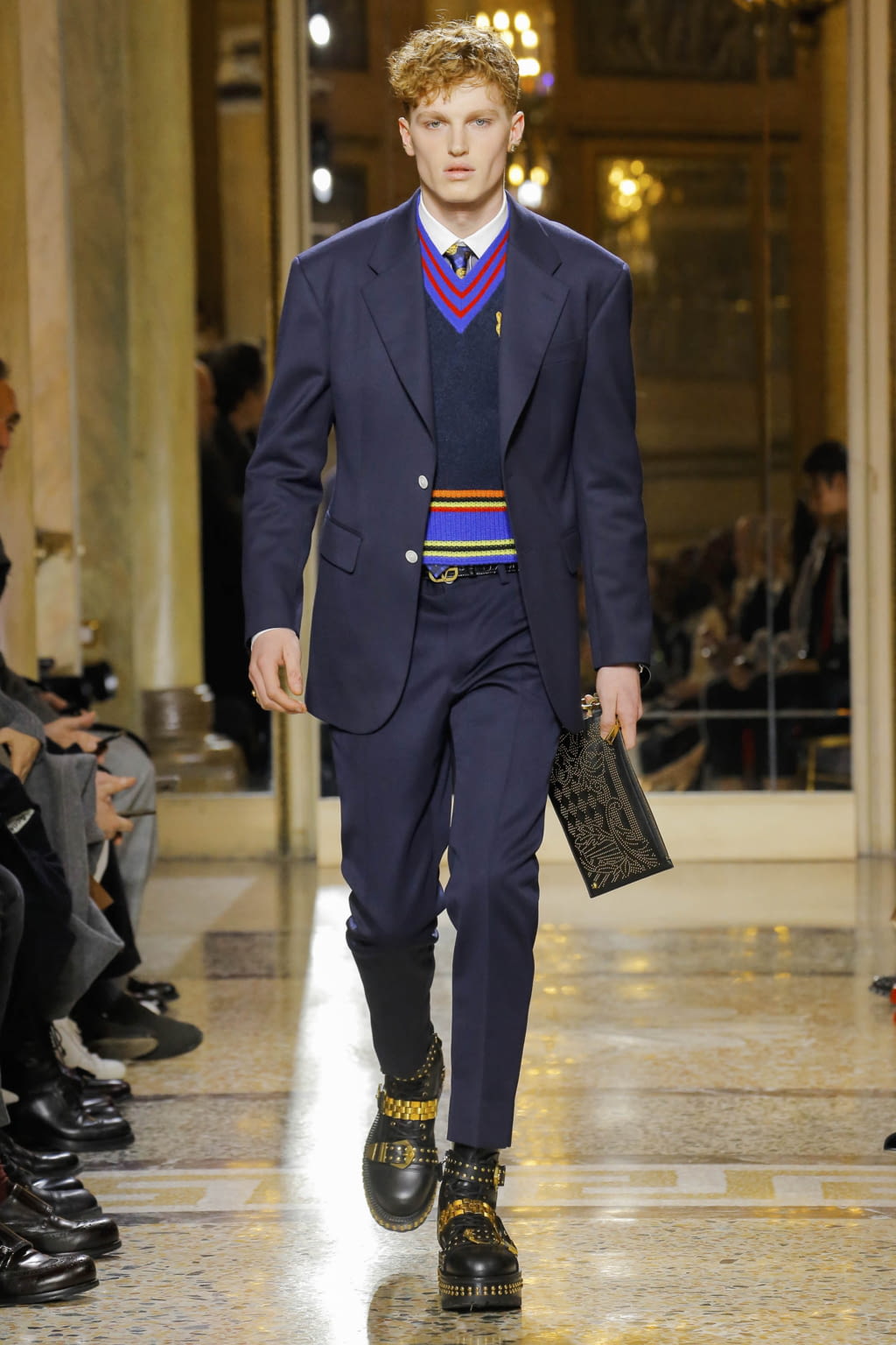 Fashion Week Milan Fall/Winter 2018 look 23 from the Versace collection 男装