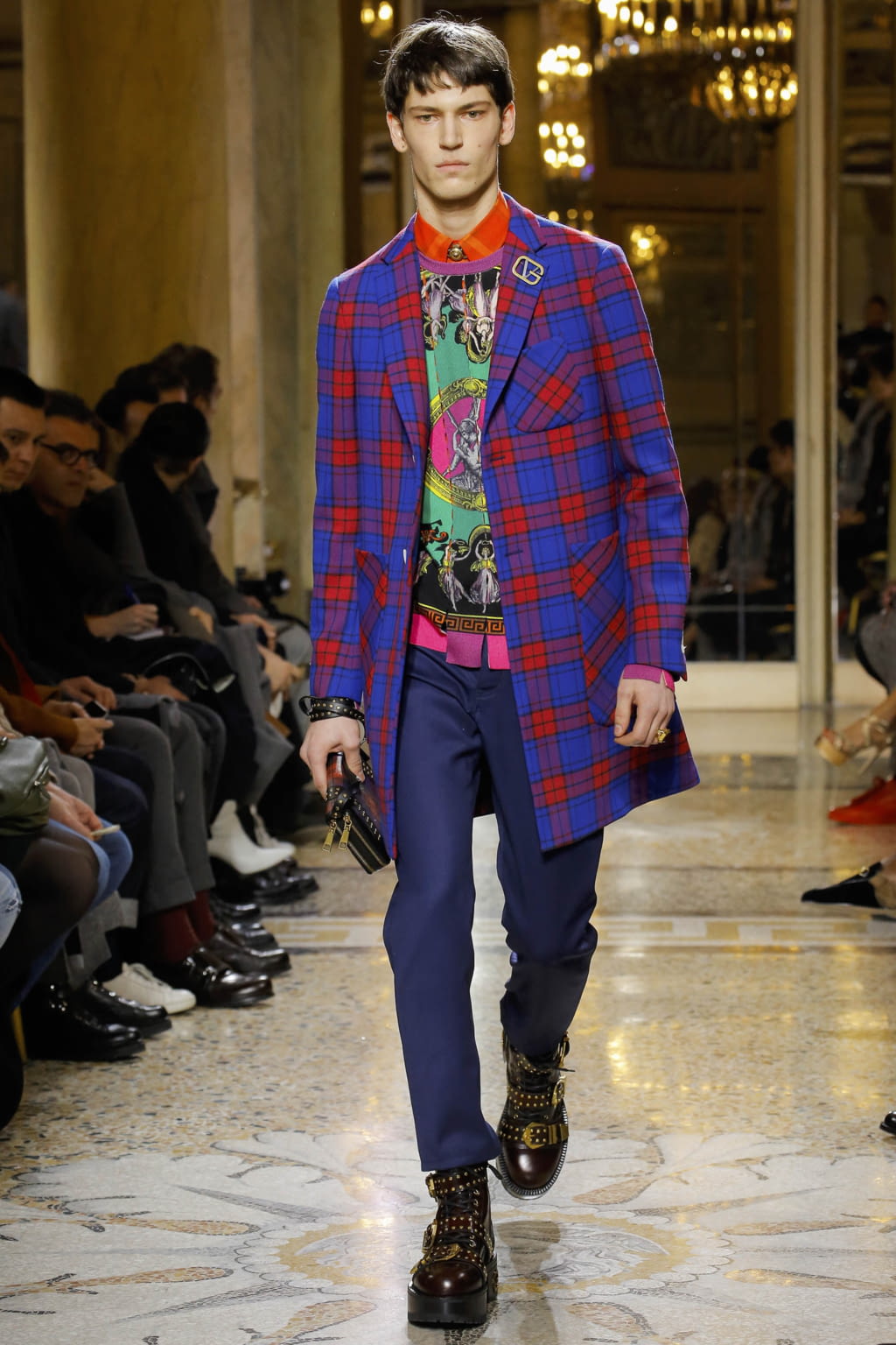 Fashion Week Milan Fall/Winter 2018 look 32 from the Versace collection 男装