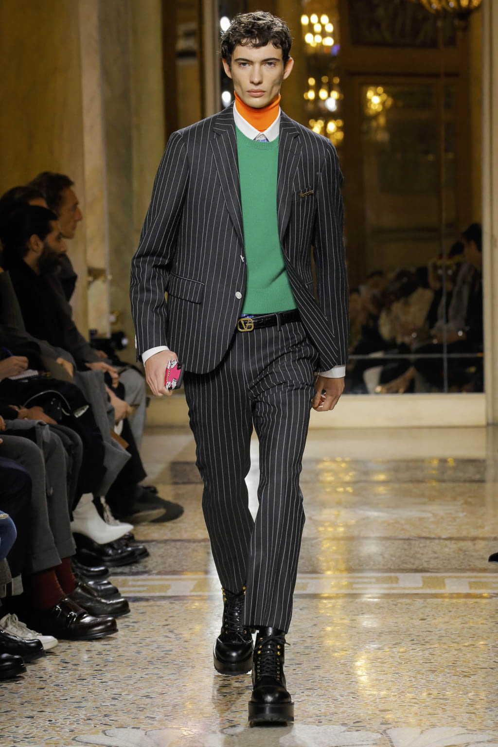 Fashion Week Milan Fall/Winter 2018 look 33 from the Versace collection 男装